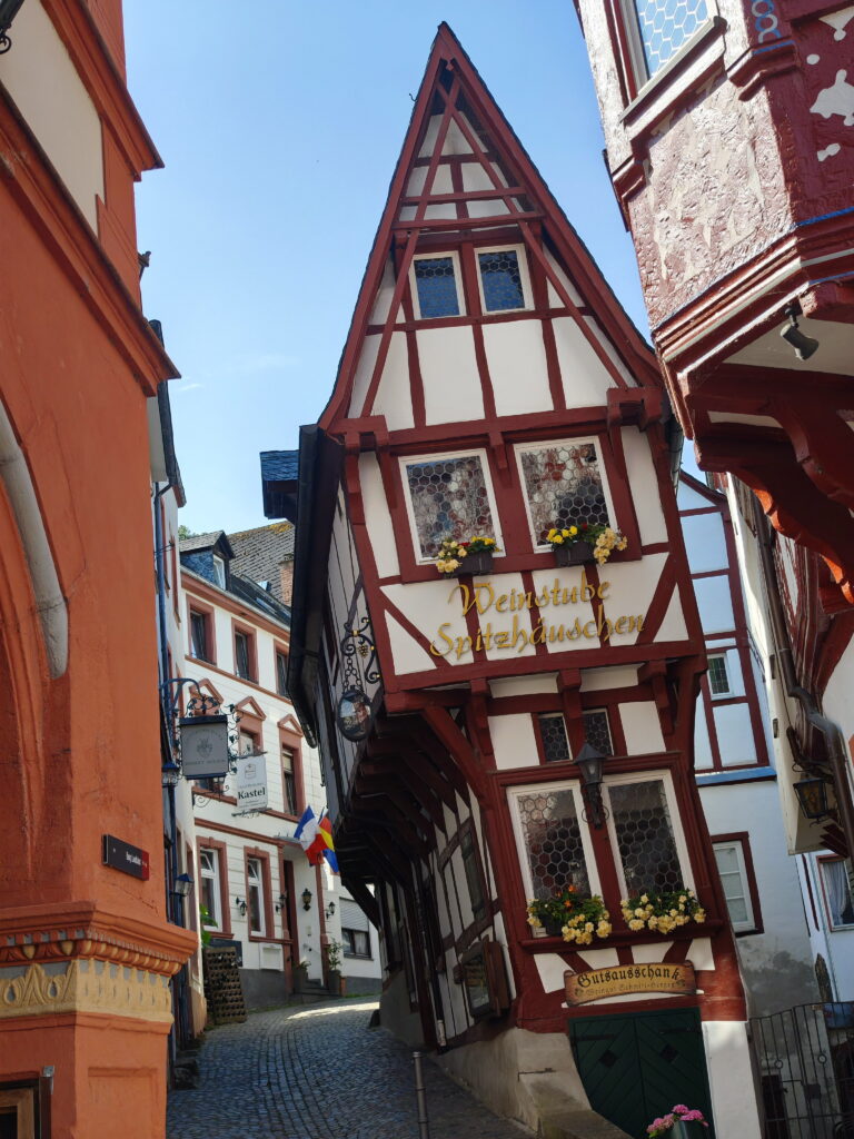 Die Altstadt Bernkastel Kues mit dem berühmten Spitzhäuschen