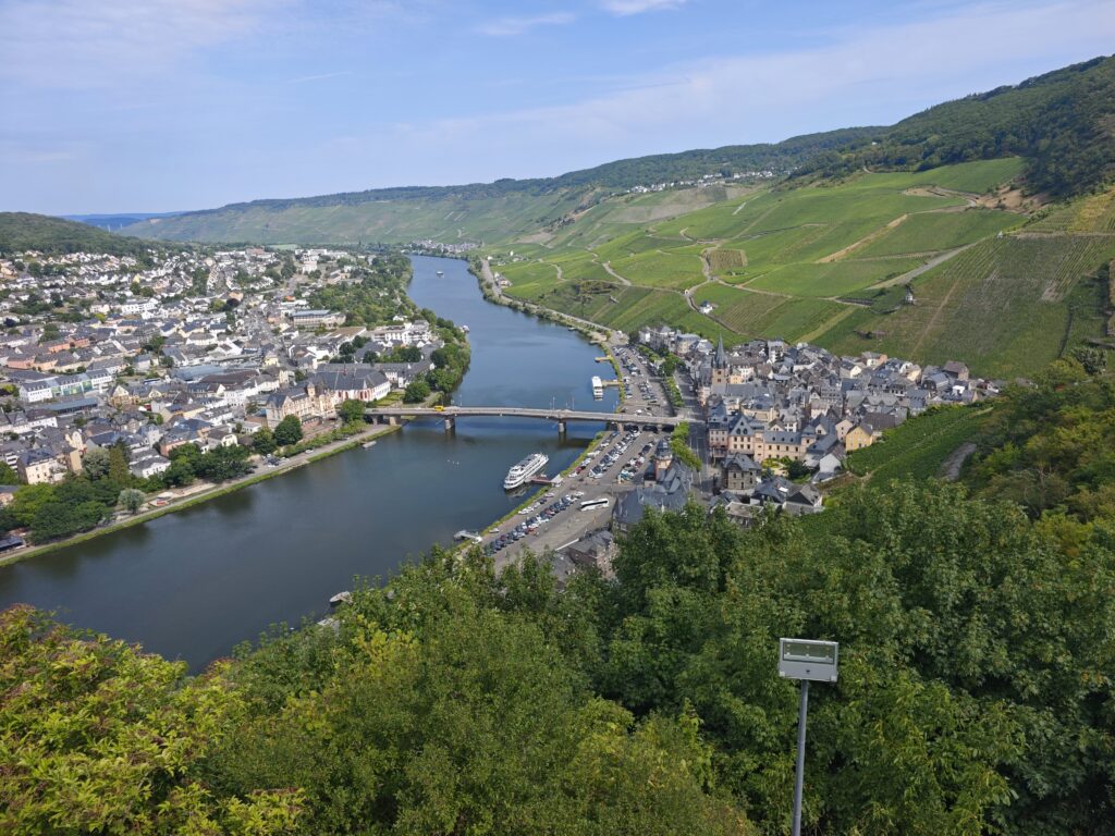 Ausblick von der Burg Landshut auf Bernkastel-Kues
